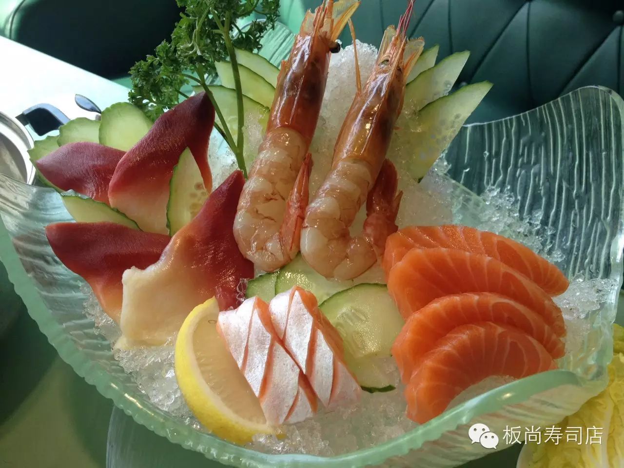 深海刺身拼盘 北极贝刺身  4片 阿根廷红虾  2件 三文鱼腩刺身  2件