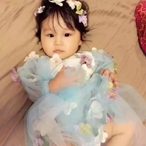 史上最小模仿范冰冰红毯造型的女婴?竟引起范冰冰和李晨...
