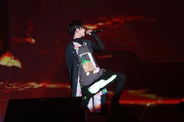 华晨宇《异类》:收割灵魂的疯狂现场LIVE!丨盛典聚焦