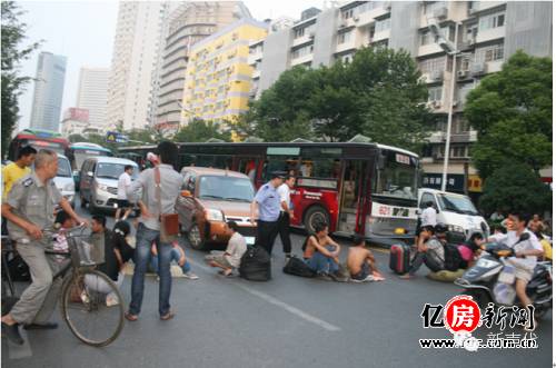 农民工李家富讨薪丧命！海天建筑集团劣迹斑斑！