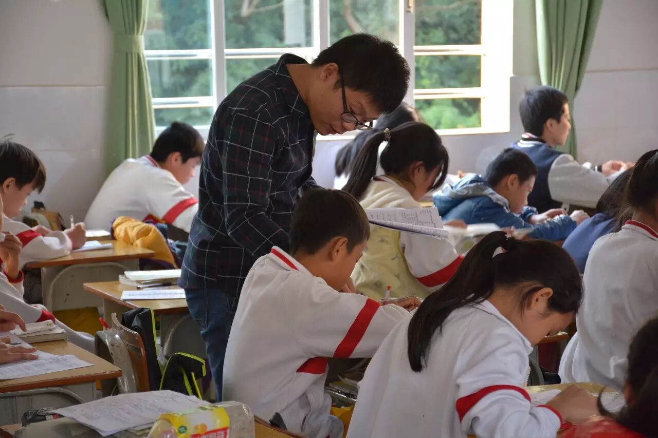 为人师表,爱岗敬业 ----三板小学优秀教师风采录(三)