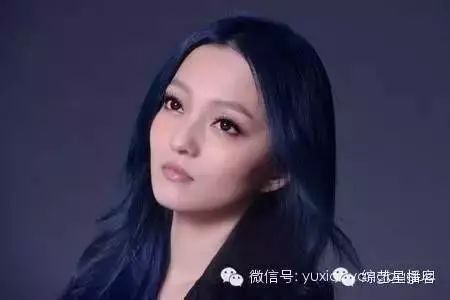 她曾让杨颖做人肉背景,火过邓紫棋,却因父母控诉不孝...