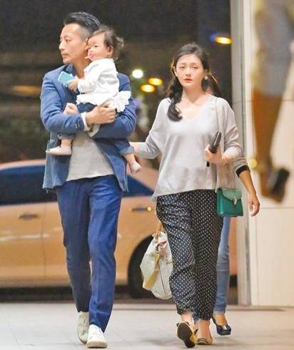 朱茵为爱女澄清,不生二胎另有隐情-怀孕期