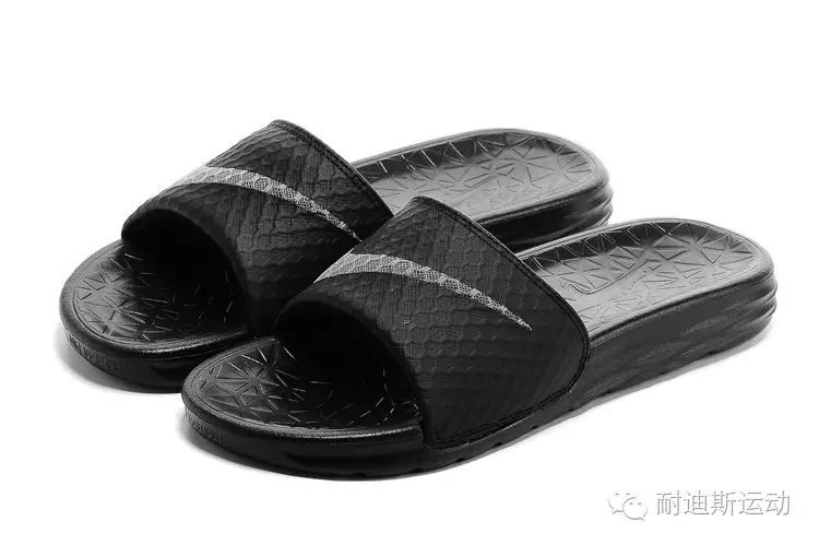 Nike Benassi Solarsoft 拖鞋 权志龙 黑武士705474-091