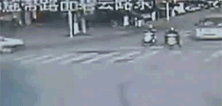 车上6个美女瞬间被活埋! 那些被大车压成饼的轿车! - 难得糊涂 - 难得糊涂 车上6个美女瞬间被活埋! 那些被大车压成饼的轿车! - 难得糊涂 - 难得糊涂