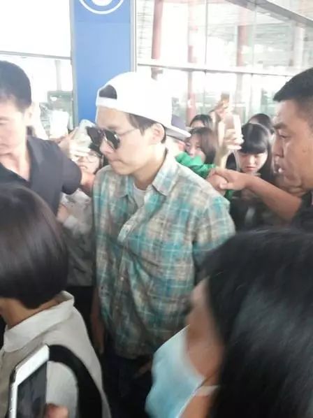 李易峰车祸事件遭质疑