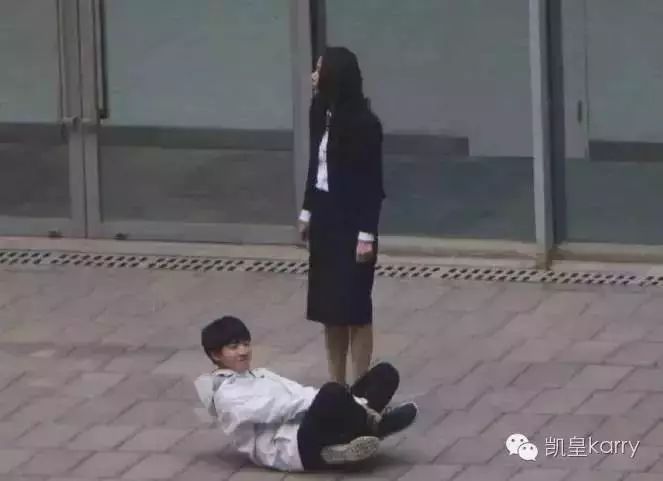 让王俊凯都拜倒在石榴裙下的到底是什么样的女人?