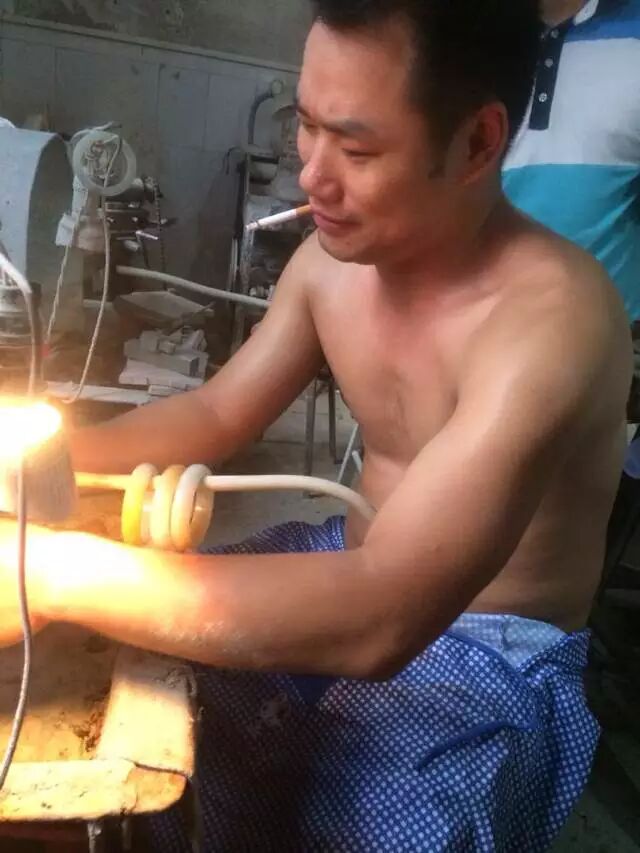 你知道翡翠手镯是怎么做出来的吗633 / 作者:九命猫 / 帖子ID:106556