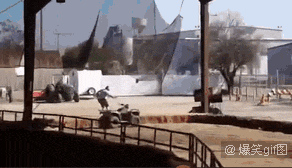 在孩子安全这件事上,爸爸好像有超人的本领