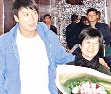黎明干妈:黄小清