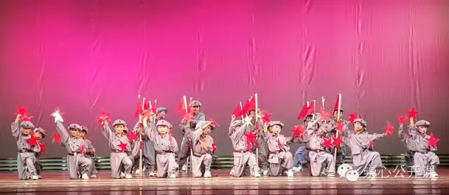 大方经典学校5.28演出视频_（10）红星闪闪_歌舞_二年级