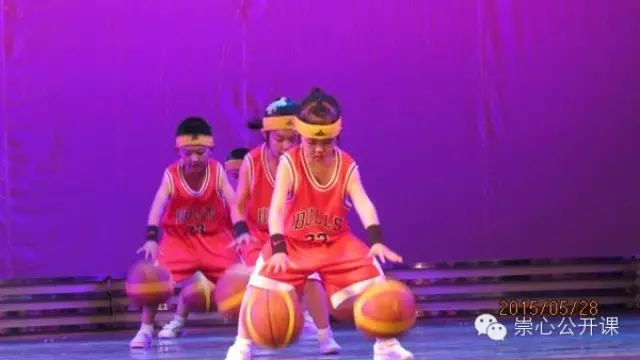 大方经典学校5.28演出视频_（5）篮球宝贝_体育健身_一年级
