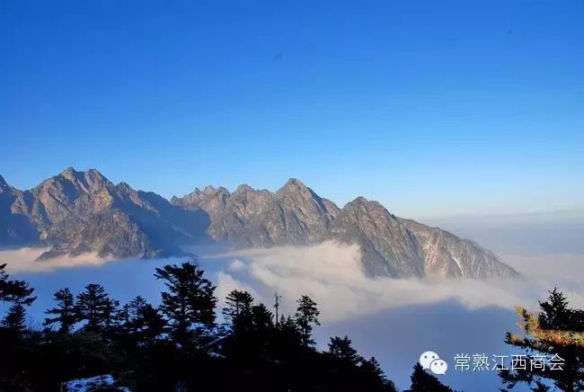 天竺峰:天竺峰位于上高县九峰山省级森林公园的西面,是九峰中的第二