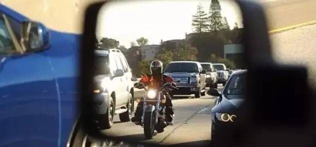 【长见识】加州或立法保障摩托车两车道之间行车权利