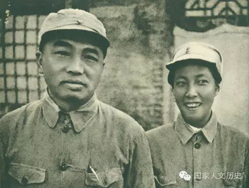 1941年,彭德怀与浦安修在太行山地区。