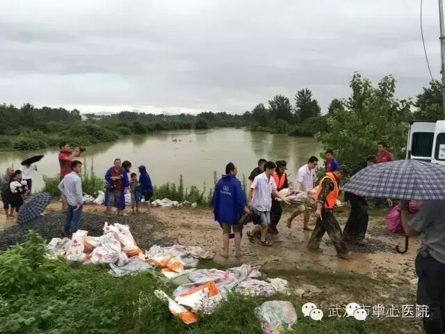 图说 | 灾情当前 医务人员从未缺席！