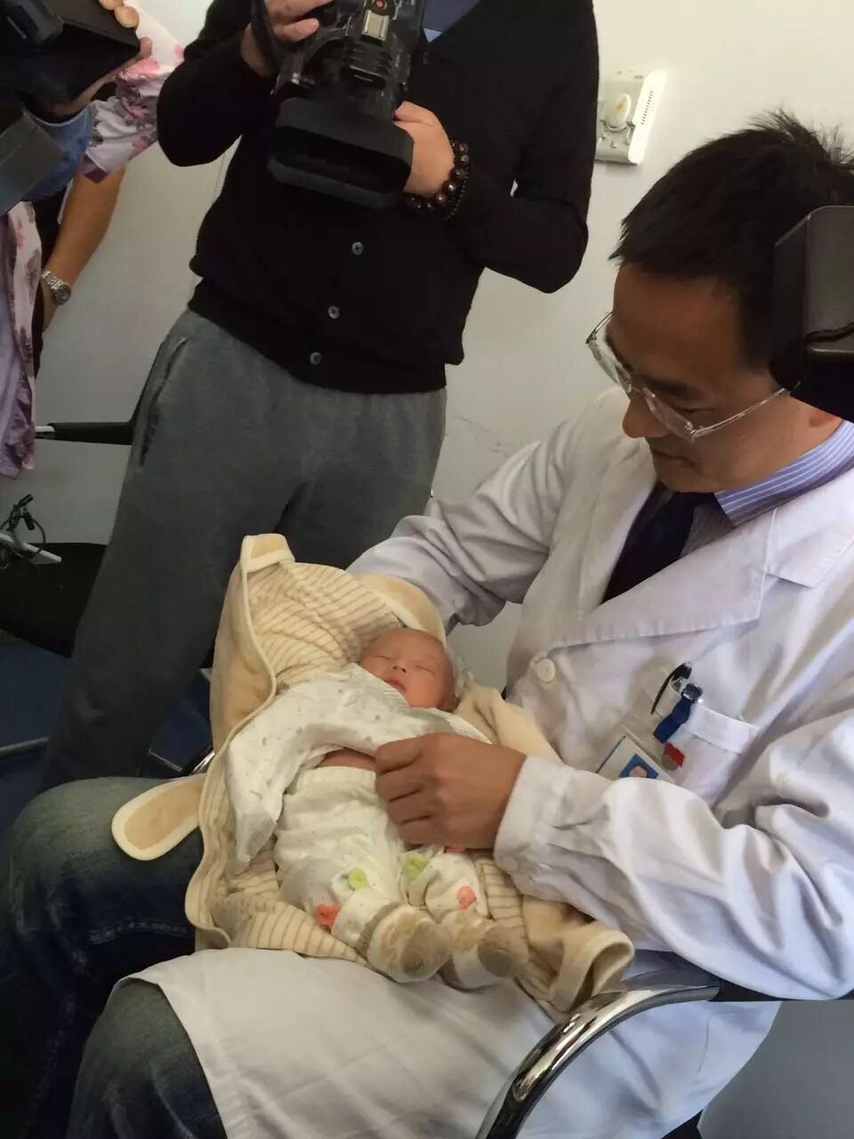 蒙古夫妇专程来杭州求医 只因胎儿患上罕见“怪病” 专家建议:二胎放开后,有疾病的胎儿可先看儿科再决定去留-怀孕期