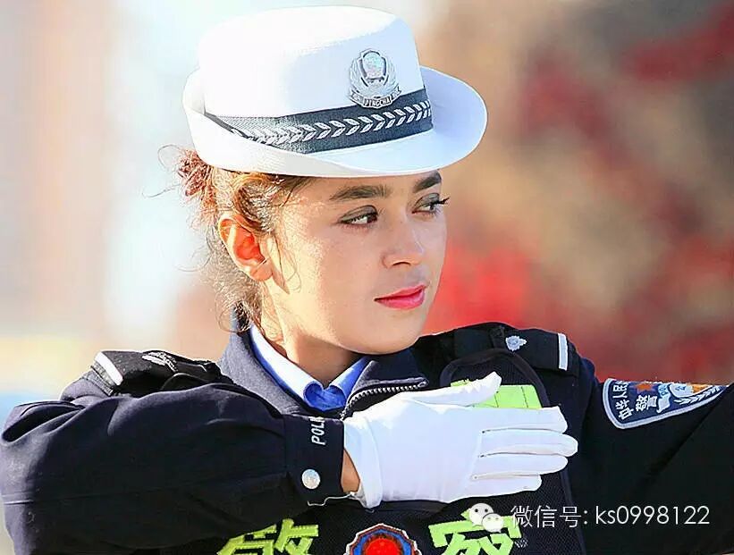 别只围观范冰冰刘诗诗高圆圆,给咱身边喀什女交警也点个赞