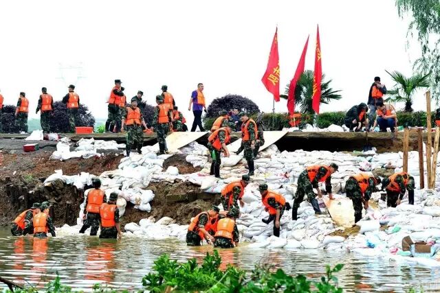 历史会记住今天！1000多万人见证暴雨中最真实的武汉！