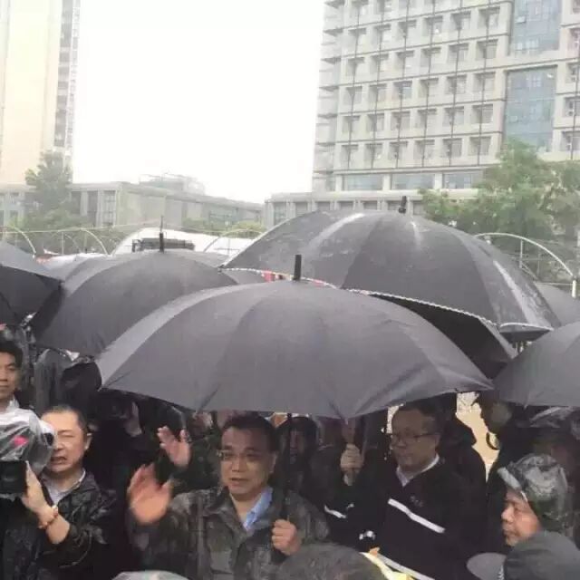 历史会记住今天！1000多万人见证暴雨中最真实的武汉！