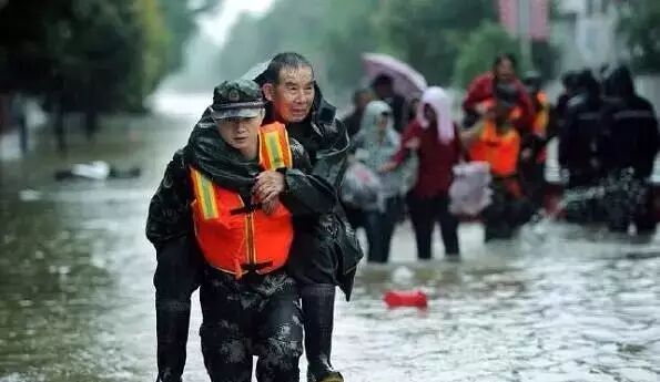 历史会记住今天！1000多万人见证暴雨中最真实的武汉！