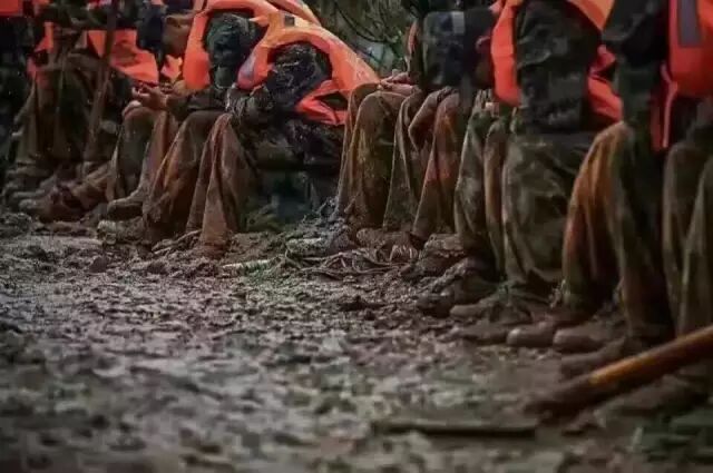 历史会记住今天！1000多万人见证暴雨中最真实的武汉！