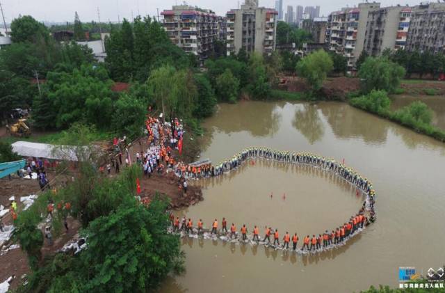 历史会记住今天！1000多万人见证暴雨中最真实的武汉！