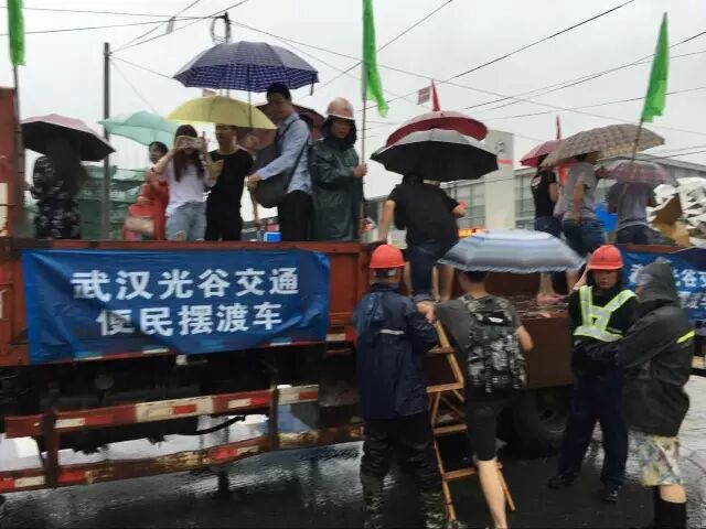历史会记住今天！1000多万人见证暴雨中最真实的武汉！