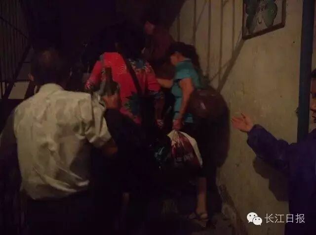 历史会记住今天！1000多万人见证暴雨中最真实的武汉！