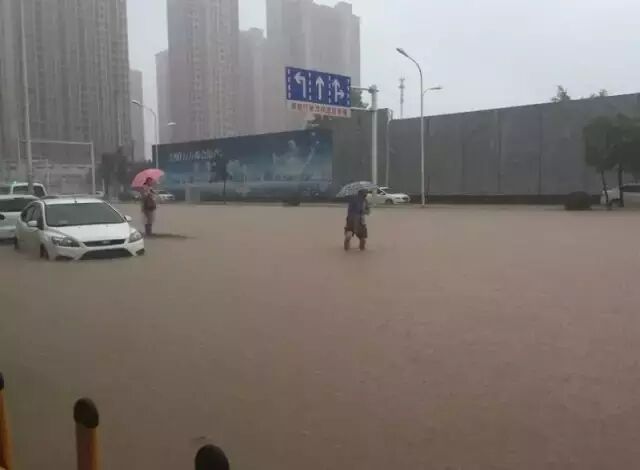 历史会记住今天！1000多万人见证暴雨中最真实的武汉！