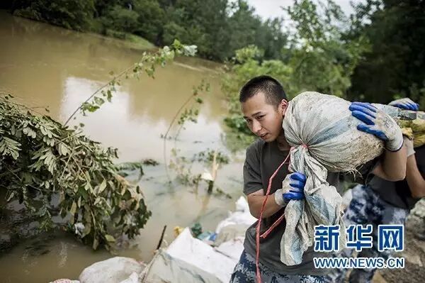 历史会记住今天！1000多万人见证暴雨中最真实的武汉！