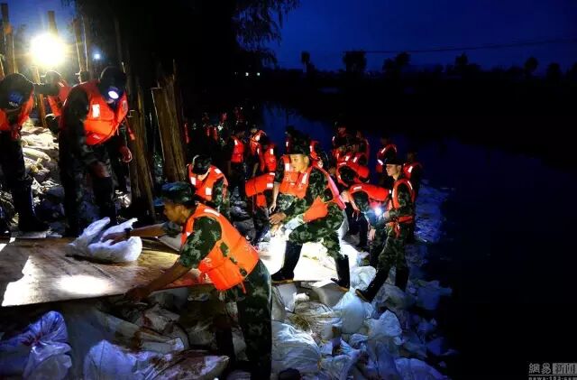 历史会记住今天！1000多万人见证暴雨中最真实的武汉！