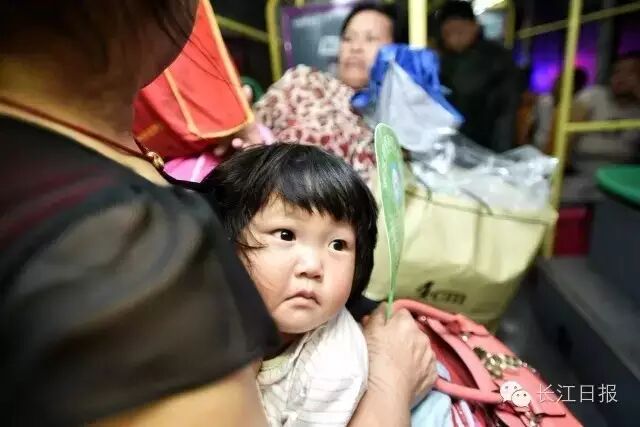 历史会记住今天！1000多万人见证暴雨中最真实的武汉！