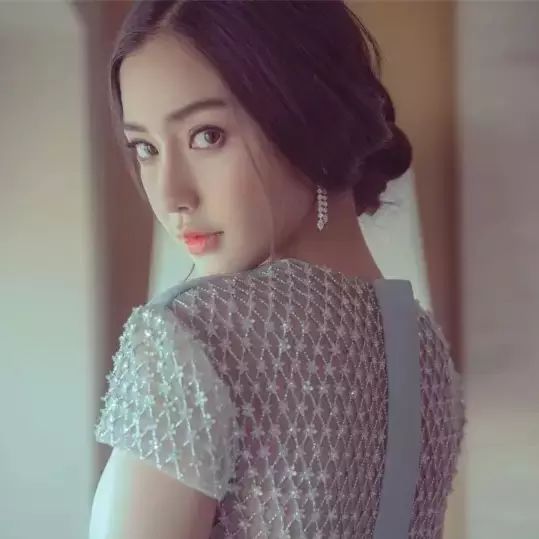 杨老板Angelababy:开挂的人生不需要解释明星周榜