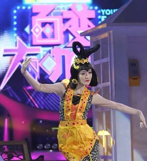 编辑区添加图片模板,点击图片区域可以更换图片。