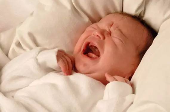 新生兒夜哭的10種原因及解決方法！ 親子 第6張