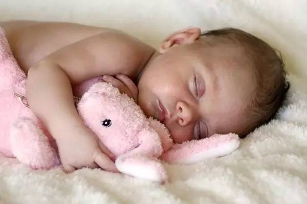 新生兒夜哭的10種原因及解決方法！ 親子 第3張