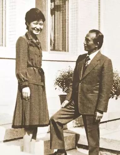 母亲朴槿惠：人要活得正直和真诚！