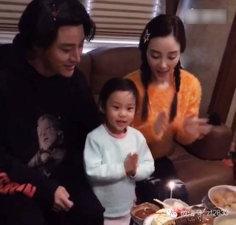 【娱乐】贾乃亮经纪人称甜馨不再上节目 否认借孩子捞金