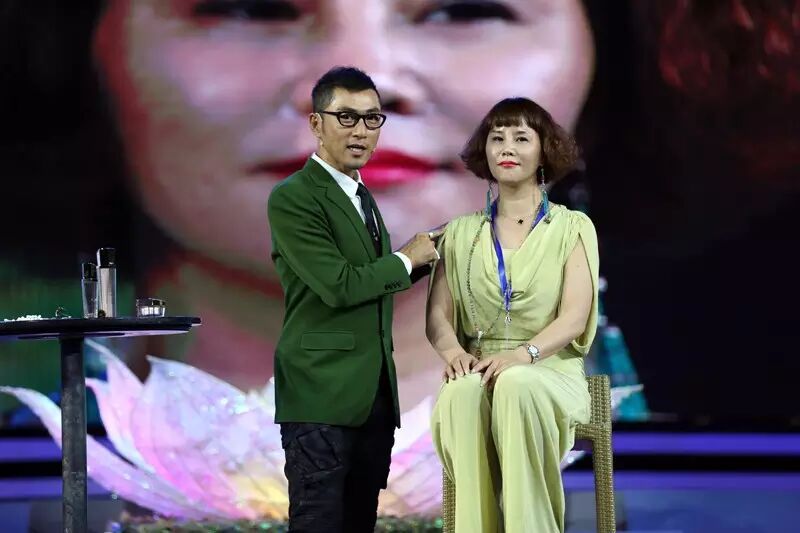 上虞羅麥科技仙膚萊漫妮青春密碼原液發(fā)布會在上海盛大發(fā)布羅麥品質365商城