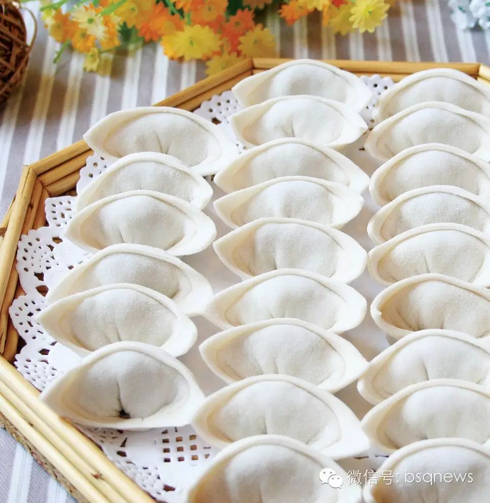 在博山,有个特色名吃,叫博山水饺.形似元宝,别的地方都戏称"大馄饨".