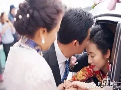 吕一结婚那天,父亲想再吻一吻她的额头