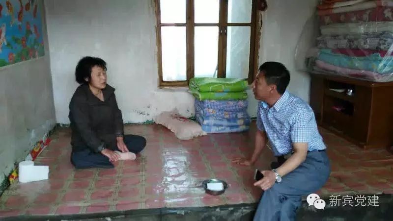 按照全县"两学一做"相关要求,新宾镇认真落实党员扶贫结对工作,坚持