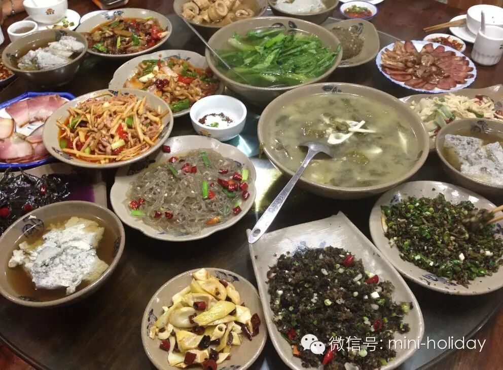 晚餐,有几款大席不可错过. (典型的一桌赤水菜,豆花坐镇笋当家)