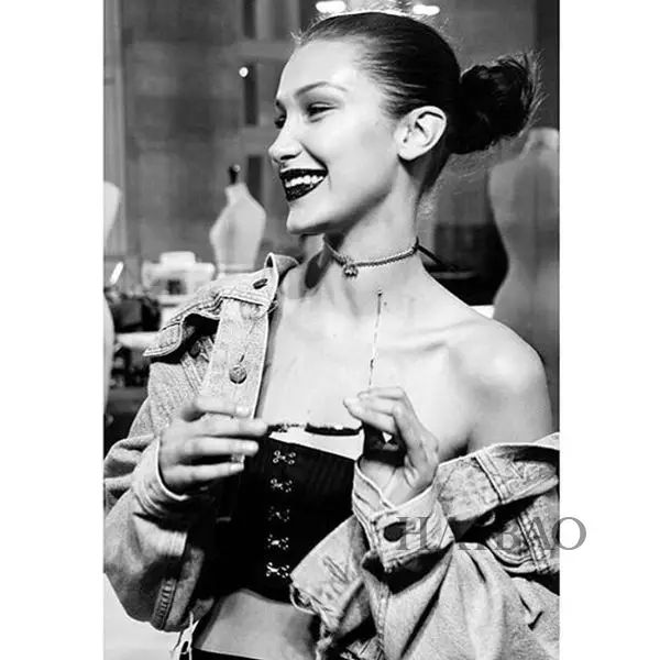 贝拉·哈迪德 (bella hadid) 说:"我比你们想象中笑得还多哦!"