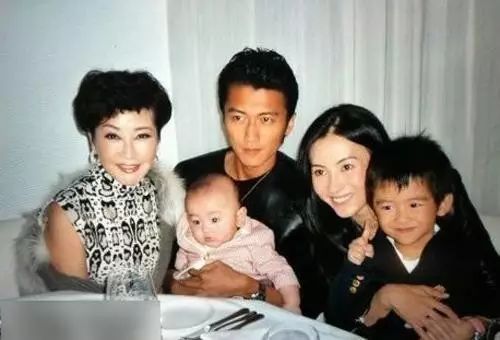 和好?张柏芝曝儿子与谢霆锋吃饭发来照片 赞贴心