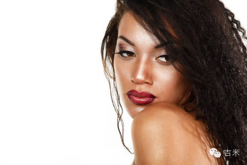 只要花点时间就可以拥有【动人电眼】的9个涂睫毛膏的技巧 只要花点时间就可以拥有【动人电眼】的9个涂睫毛膏的技巧