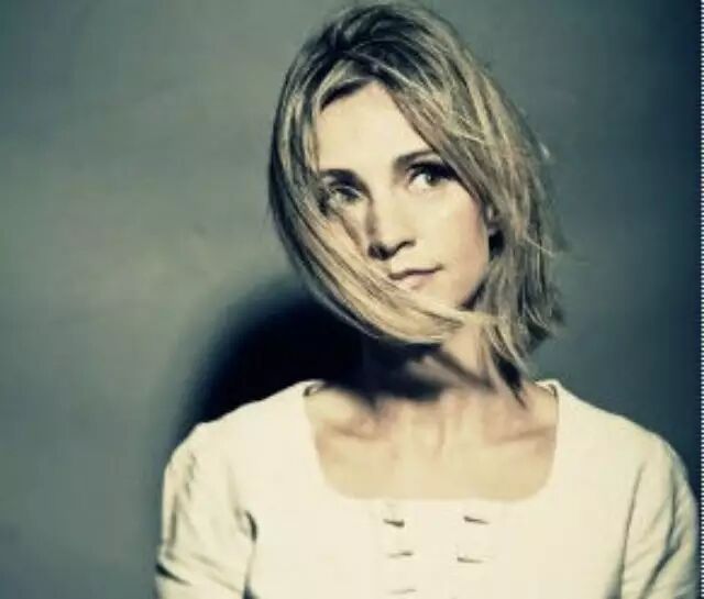 周末一首好歌叫醒耳朵  Falling Like A Star---Cara Dillon