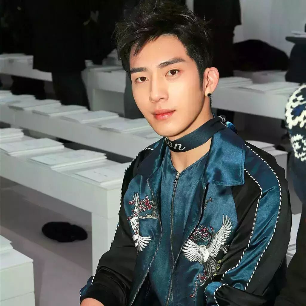 开奖井柏然从法国带回来的签名手工饼干属于谁?