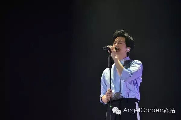 李健现场演唱《袖手旁观》,触动内心深处